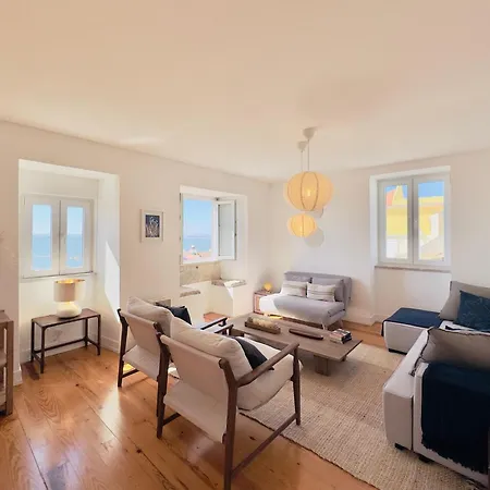 Whome Exclusive In A Prime Location With River View Apartment *