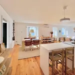 Whome Exclusive In A Prime Location With River View 아파트 *