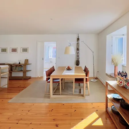 Whome Exclusive In A Prime Location With River View * Lisbon